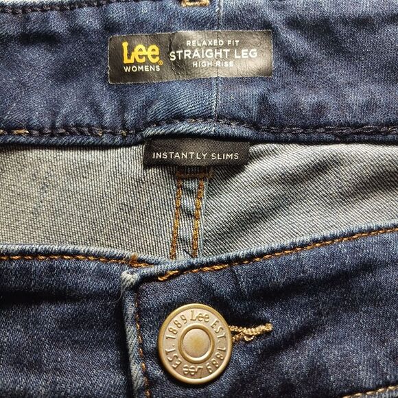 Lee Relax Fit Straight Leg Denim Blue Jeans Pant. Woman's 18W.Mid Rise Slimming. - Picture 2 of 13
